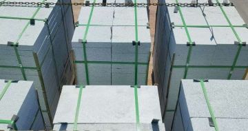 广州 芝麻白花岗岩5公分地铺石 花岗岩厂家工厂装车日常