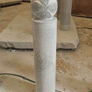 广州 芝麻白花岗岩石材挡车石柱、停车柱、圆柱挡车柱、方柱挡车柱等