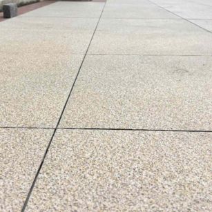 广州 黄金麻花岗岩石板材荔枝面地面铺装效果