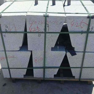 广州 芝麻白异形坐凳，石凳