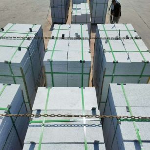 广州 芝麻白花岗岩5公分地铺石 花岗岩厂家工厂装车日常