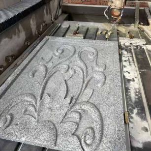 广州 白麻别墅干挂雕花板