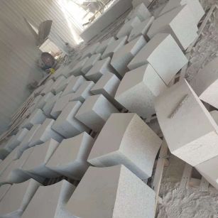 广州 白麻花岗岩异形坐凳