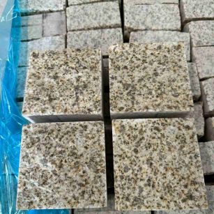 广州 黄金麻花岗岩自然面小方块，弹石，马蹄石等