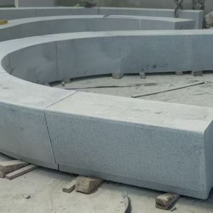 广州 芝麻白花岗岩光面弧形坐凳