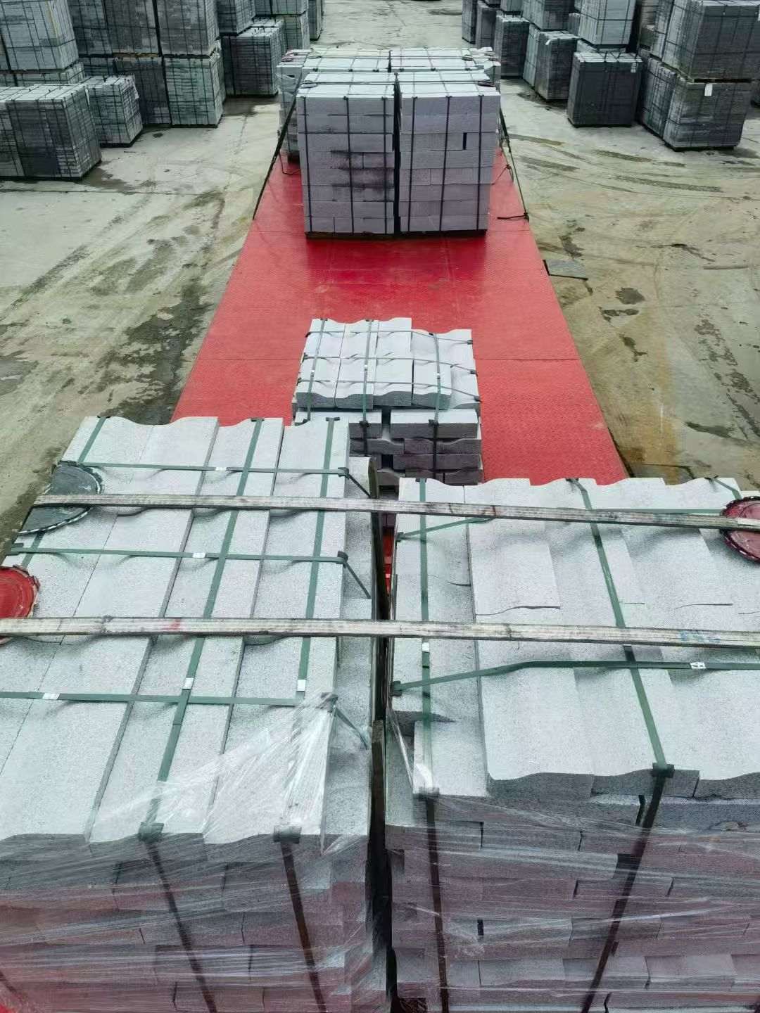 广州 芝麻白仿形加直形路沿石出货日常