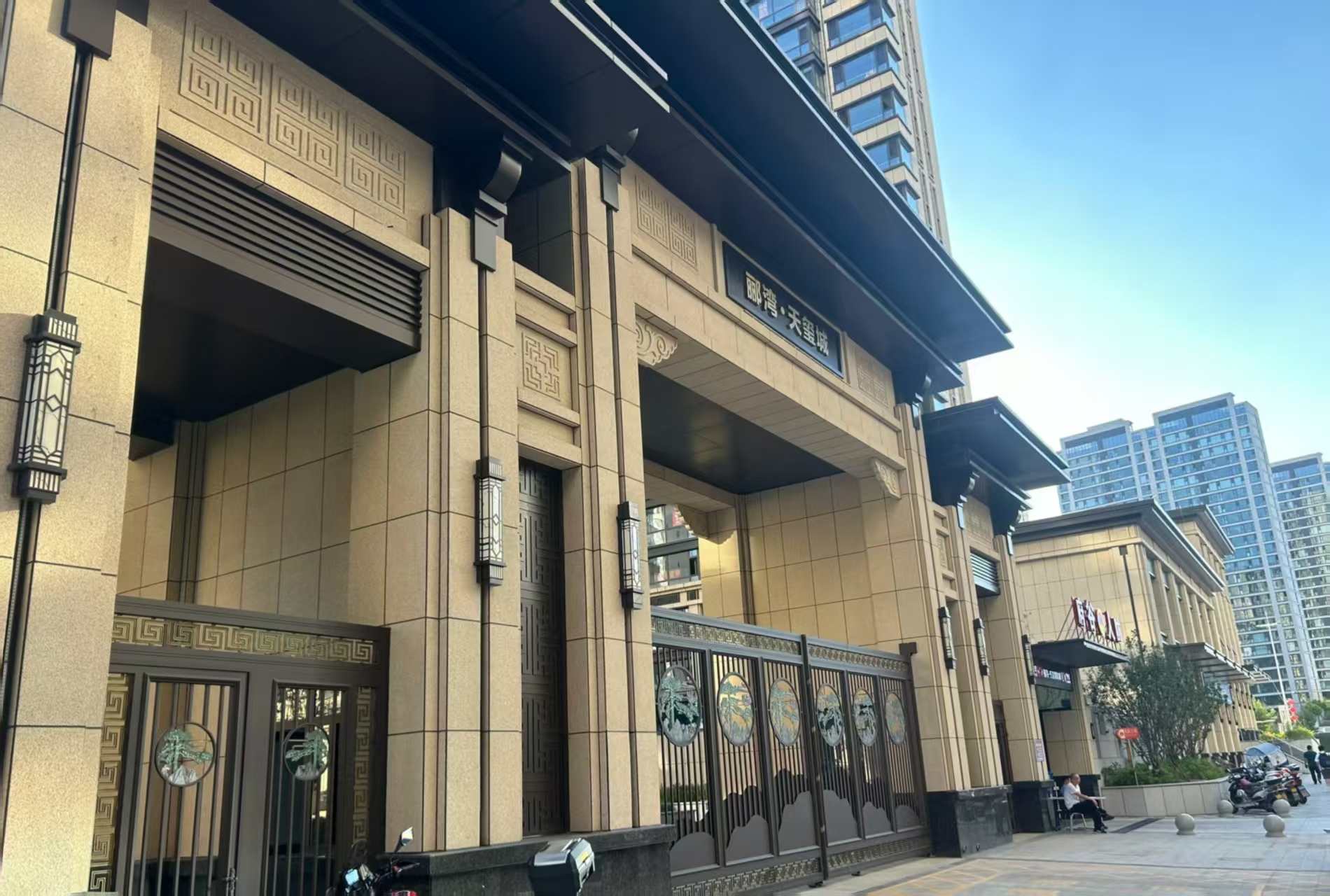 广州 黄金麻花岗岩荔枝面小区门楼外墙干挂