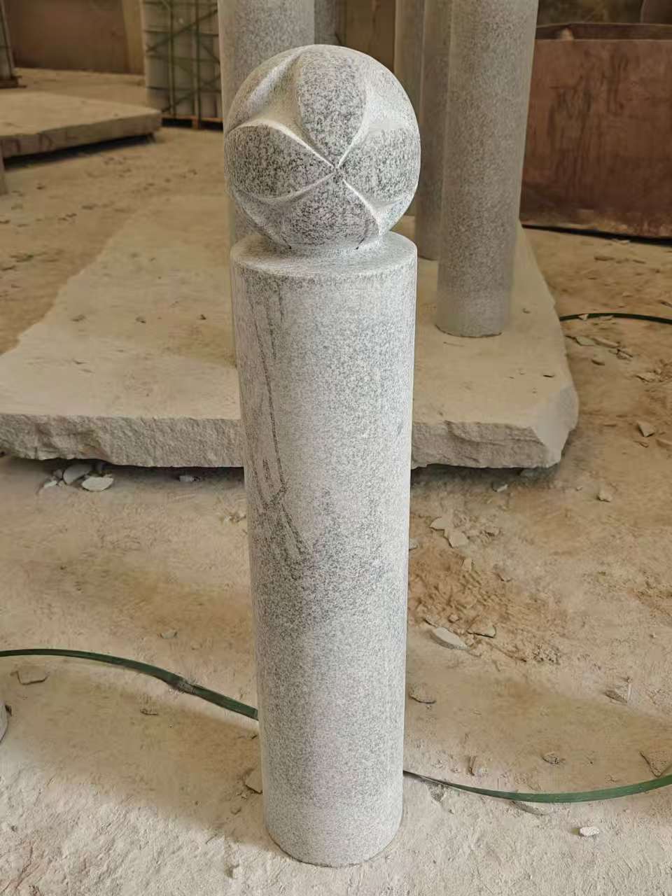 广州 芝麻白花岗岩石材挡车石柱、停车柱、圆柱挡车柱、方柱挡车柱等