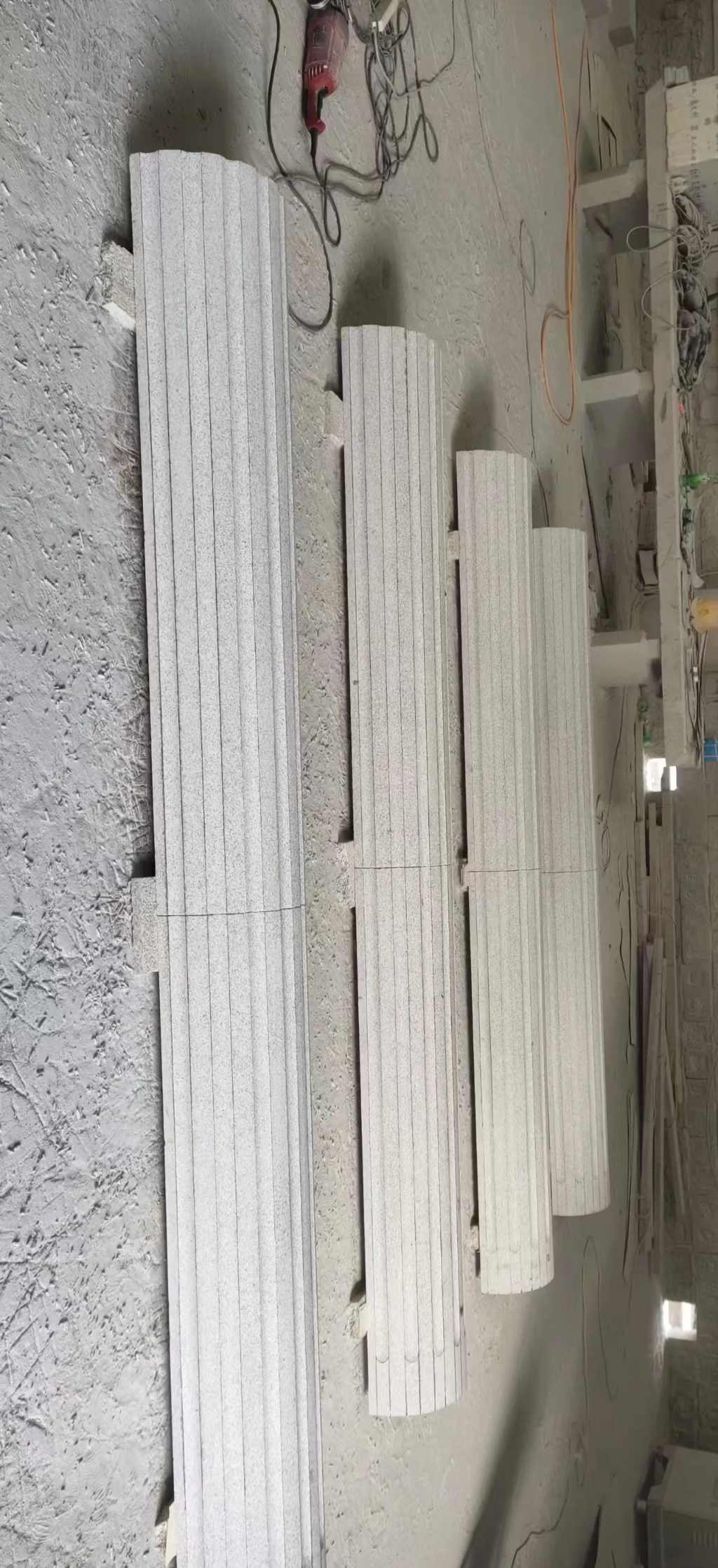 广州 花岗岩厂家带你看白麻花岗岩门楼大柱柱皮