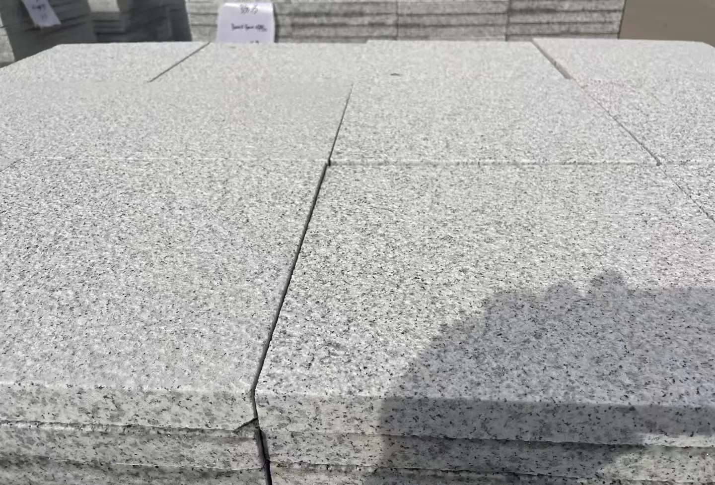 广州 白麻花岗岩石材推荐 荔枝面地铺石