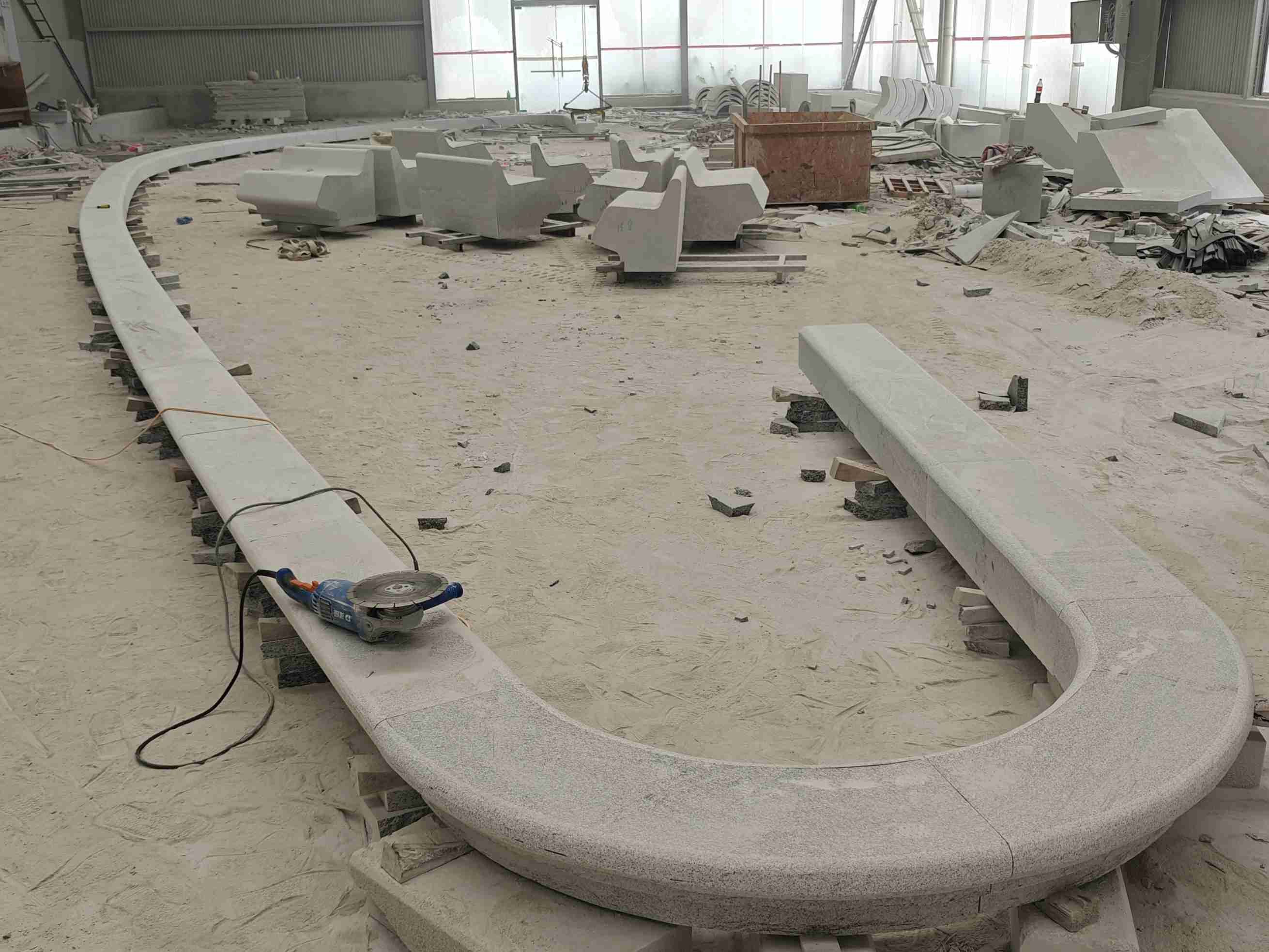 广州 芝麻白花岗岩弧形花坛石，坐凳石