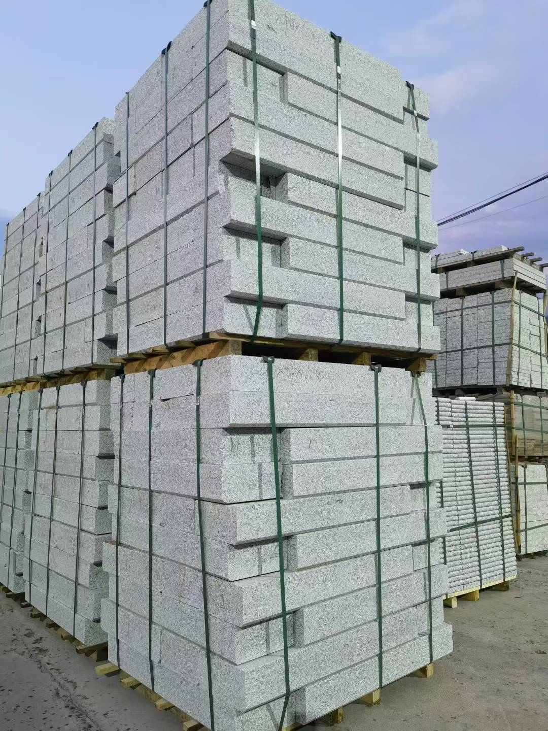 广州 芝麻白花岗岩路沿石，路缘石，路肩石，道牙，立缘石，马路牙子，街沿石，侧石等