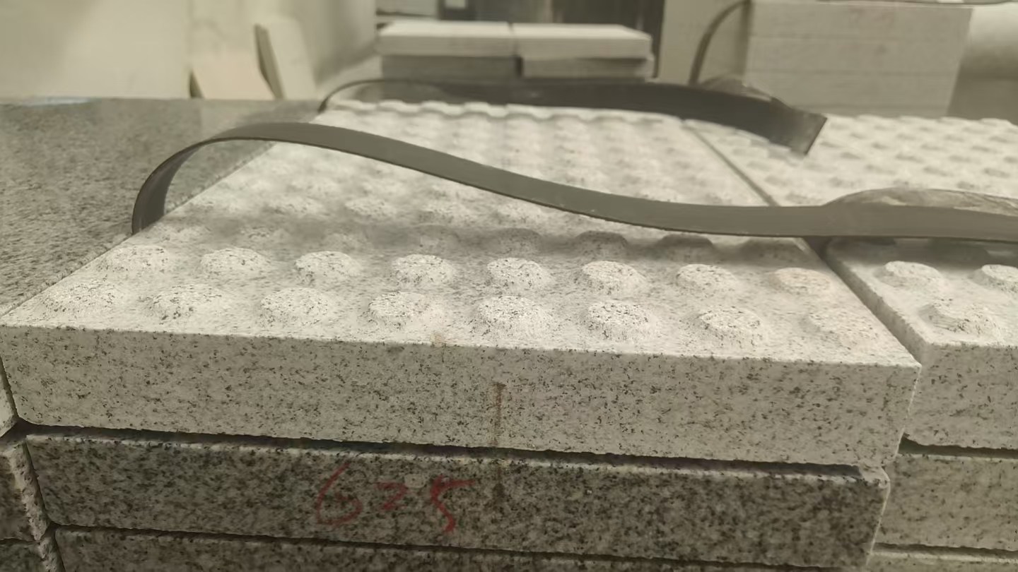 广州 芝麻白花岗岩6.0公分荔枝面五轴加工雕刻盲点