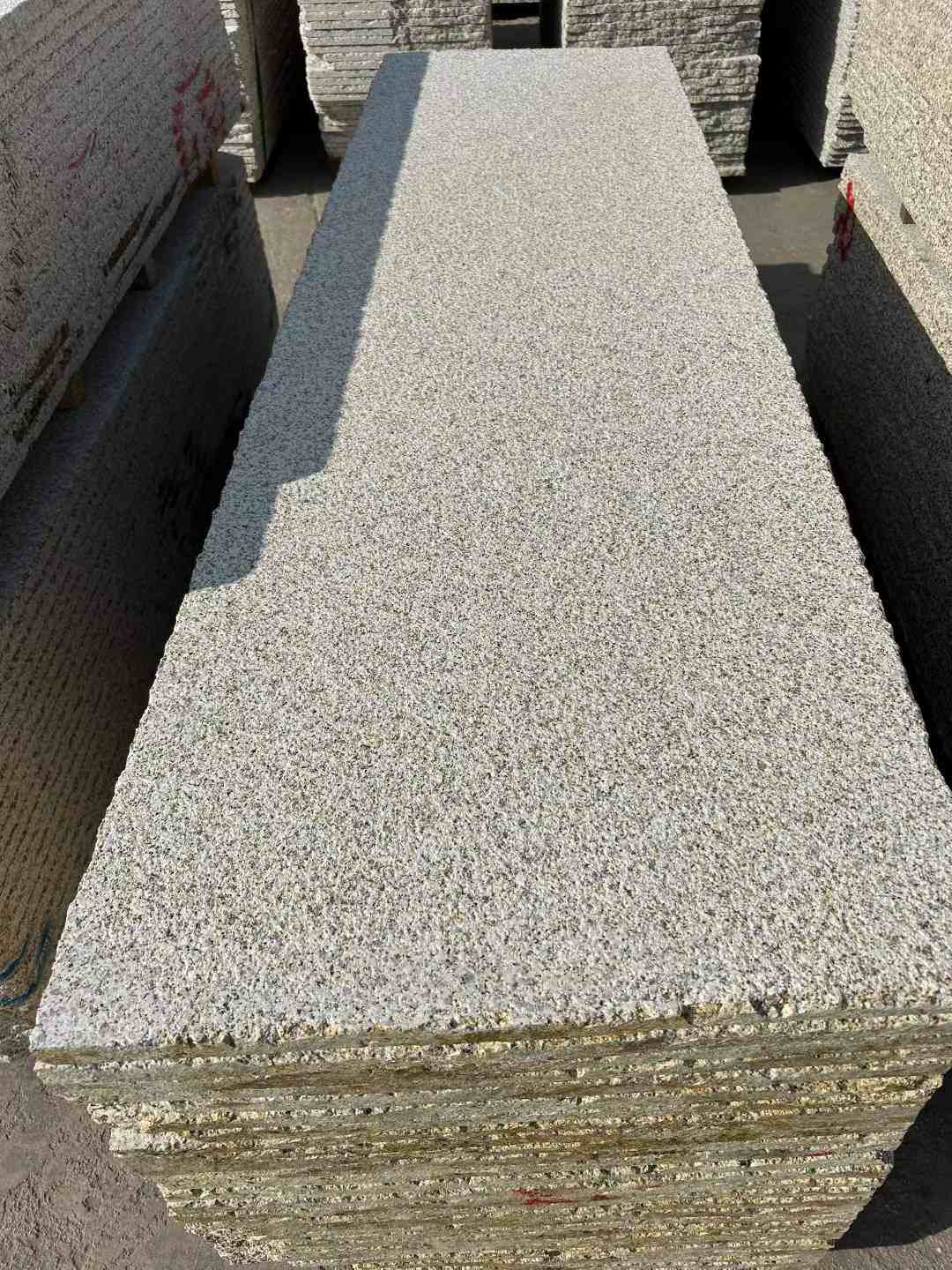 广州 黄金麻花岗岩荔枝面毛板，半成品