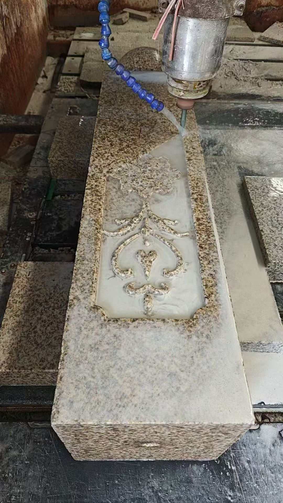 广州 黄金麻花岗岩异形加工雕刻栏杆大柱