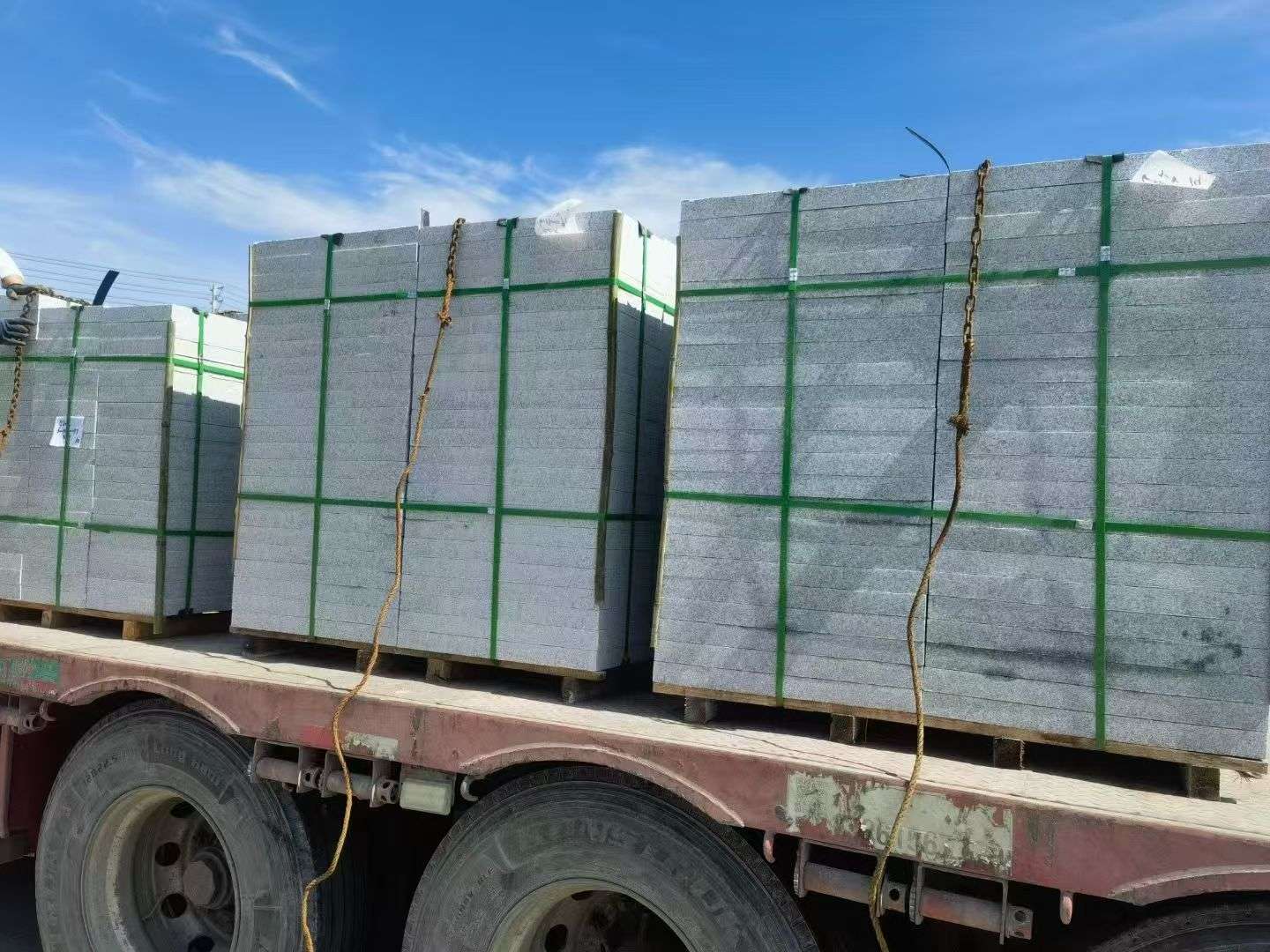 广州 芝麻白花岗岩地铺石装车日常