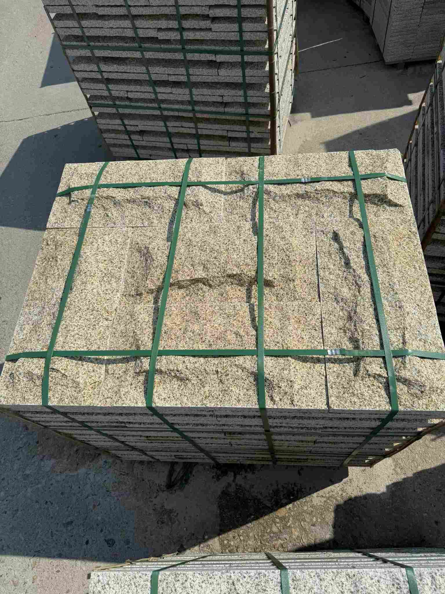 广州 黄金麻花岗岩石材自然面蘑菇石成品