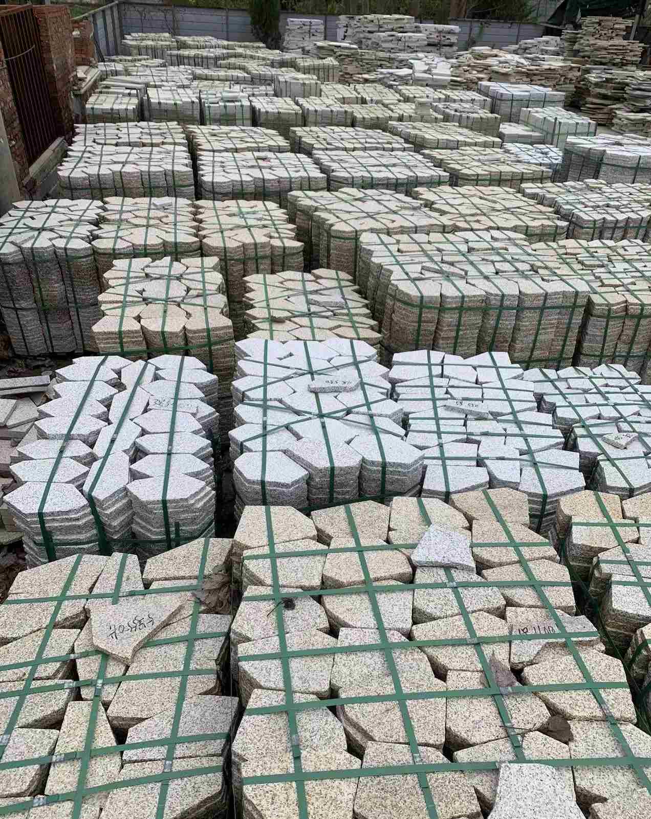 广州 黄金麻白麻花岗岩荔枝面地铺石(冰裂纹)