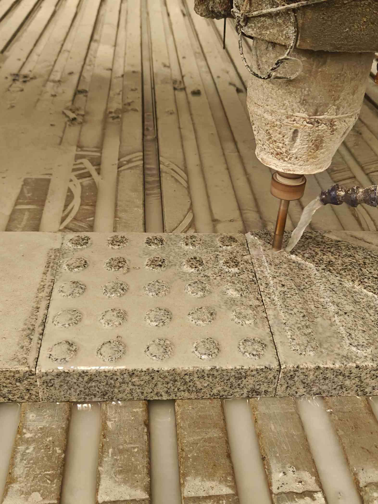 广州 芝麻白花岗岩石材盲人石、盲道石、盲点石