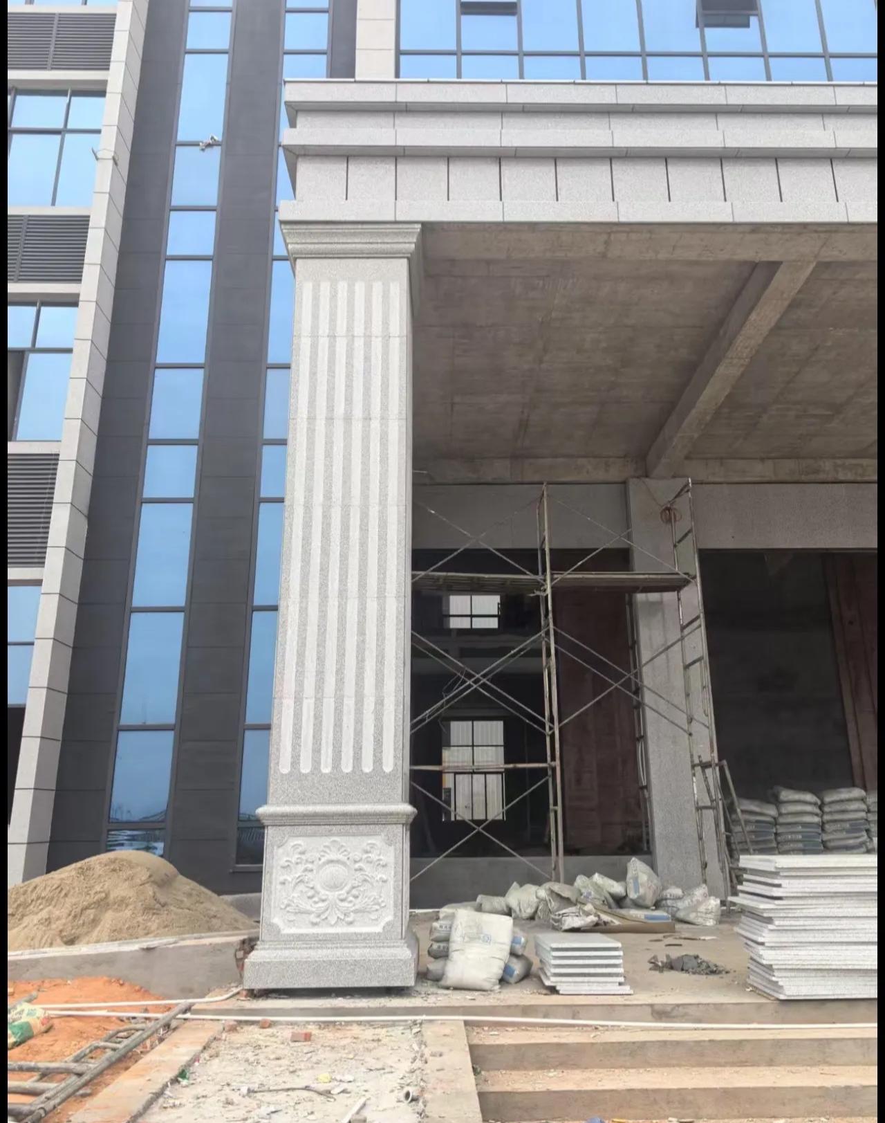 广州 芝麻白光面花岗岩门楼大柱（罗马柱）配雕花底座