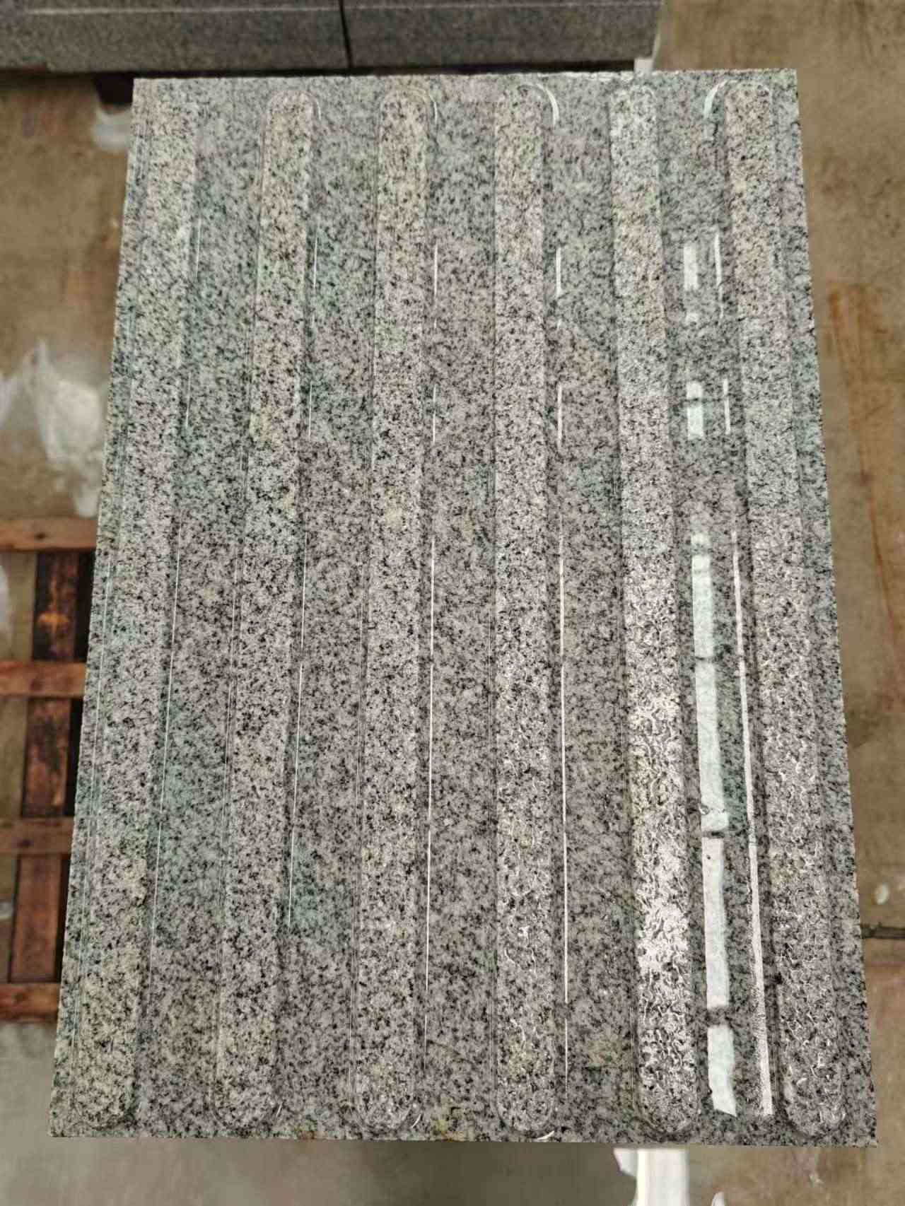 广州 芝麻白花岗岩荔枝面雕刻盲道，盲条