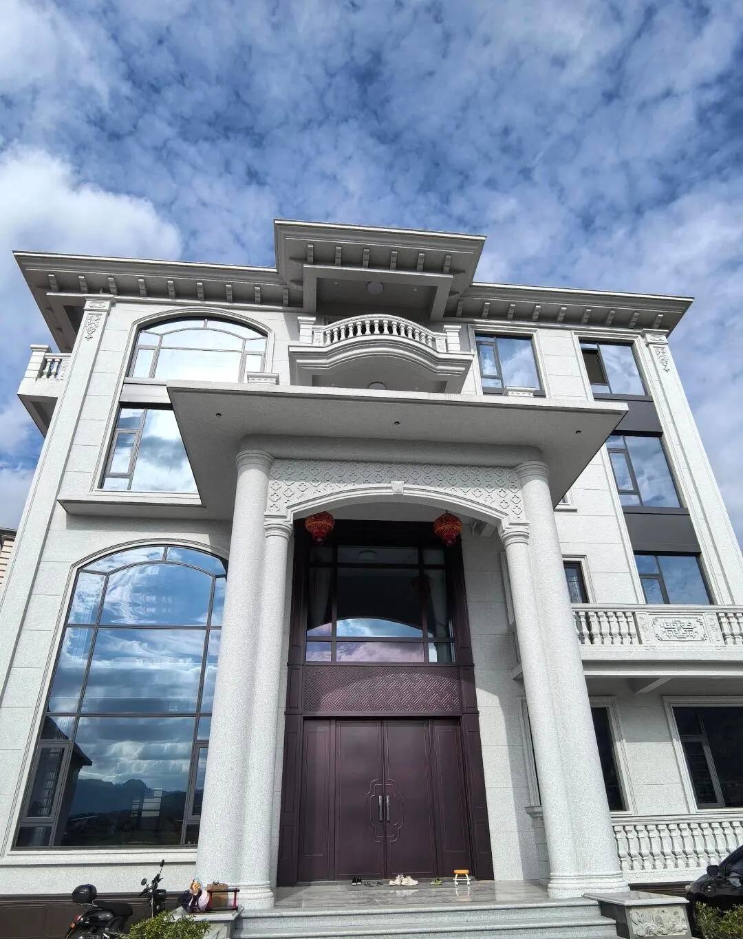 广州白麻别墅外墙干挂石材效果示例