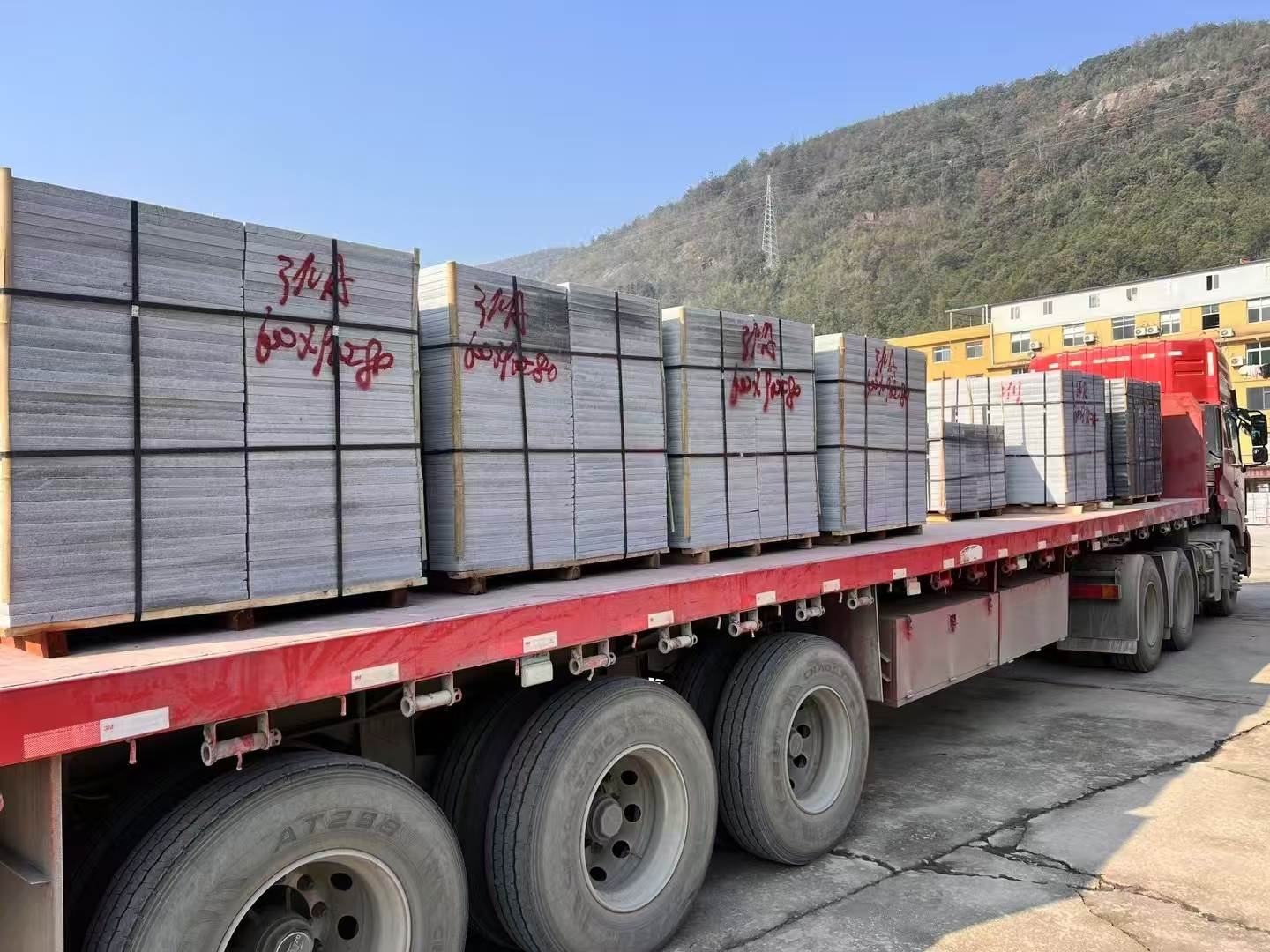 广州 芝麻灰地铺石出货日常