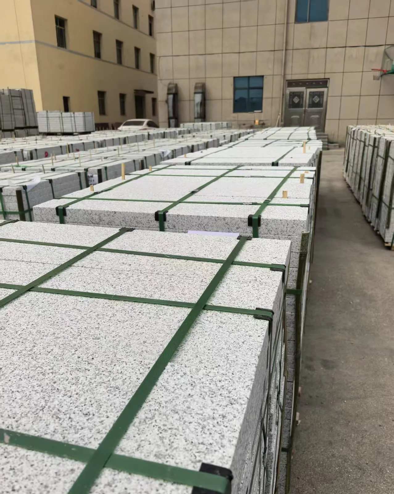 广州 白麻花岗岩5.0公分荔枝面地铺石