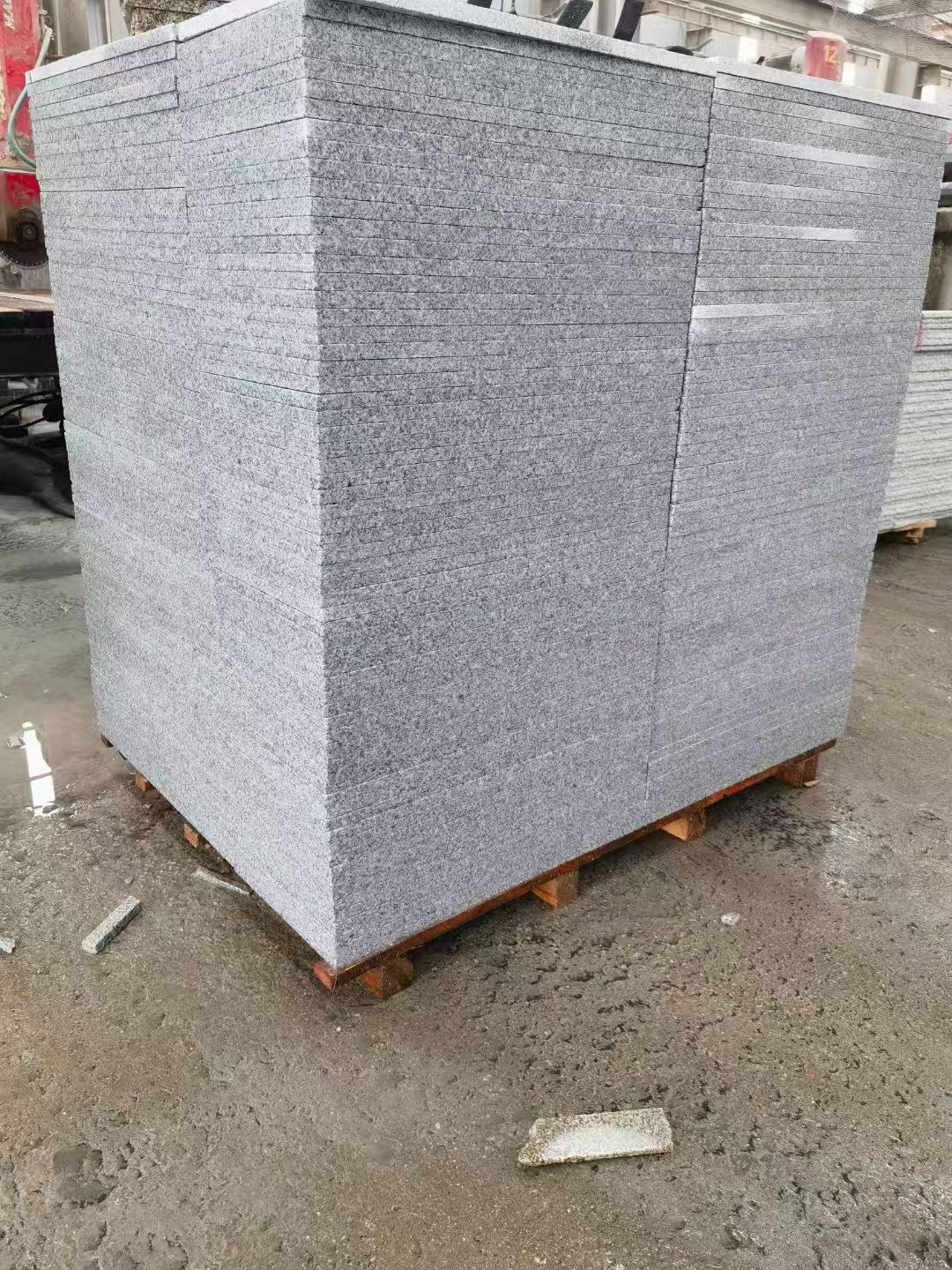 广州 芝麻白火烧面1.8厚300*600地铺石，尺寸标准，厚薄均匀