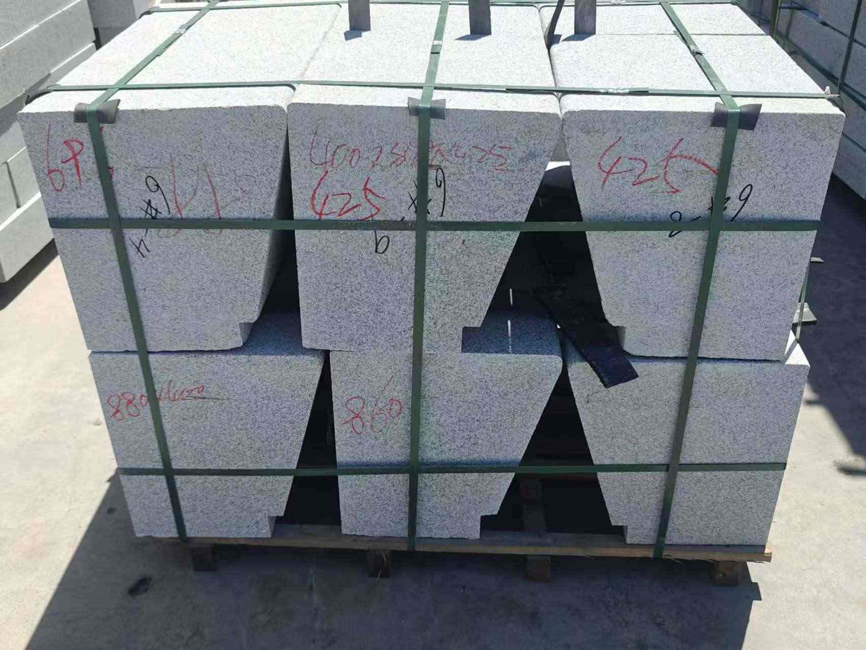 广州 芝麻白异形坐凳，石凳