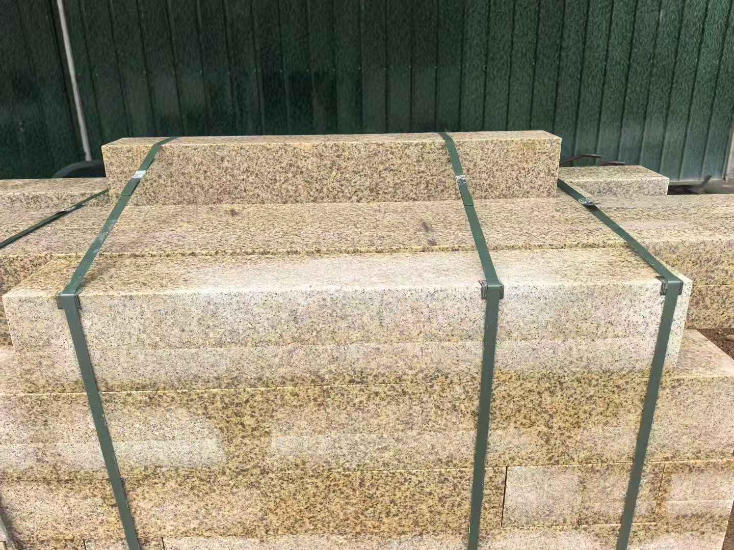 广州 黄金麻花岗岩石材机切面栏杆料半成品