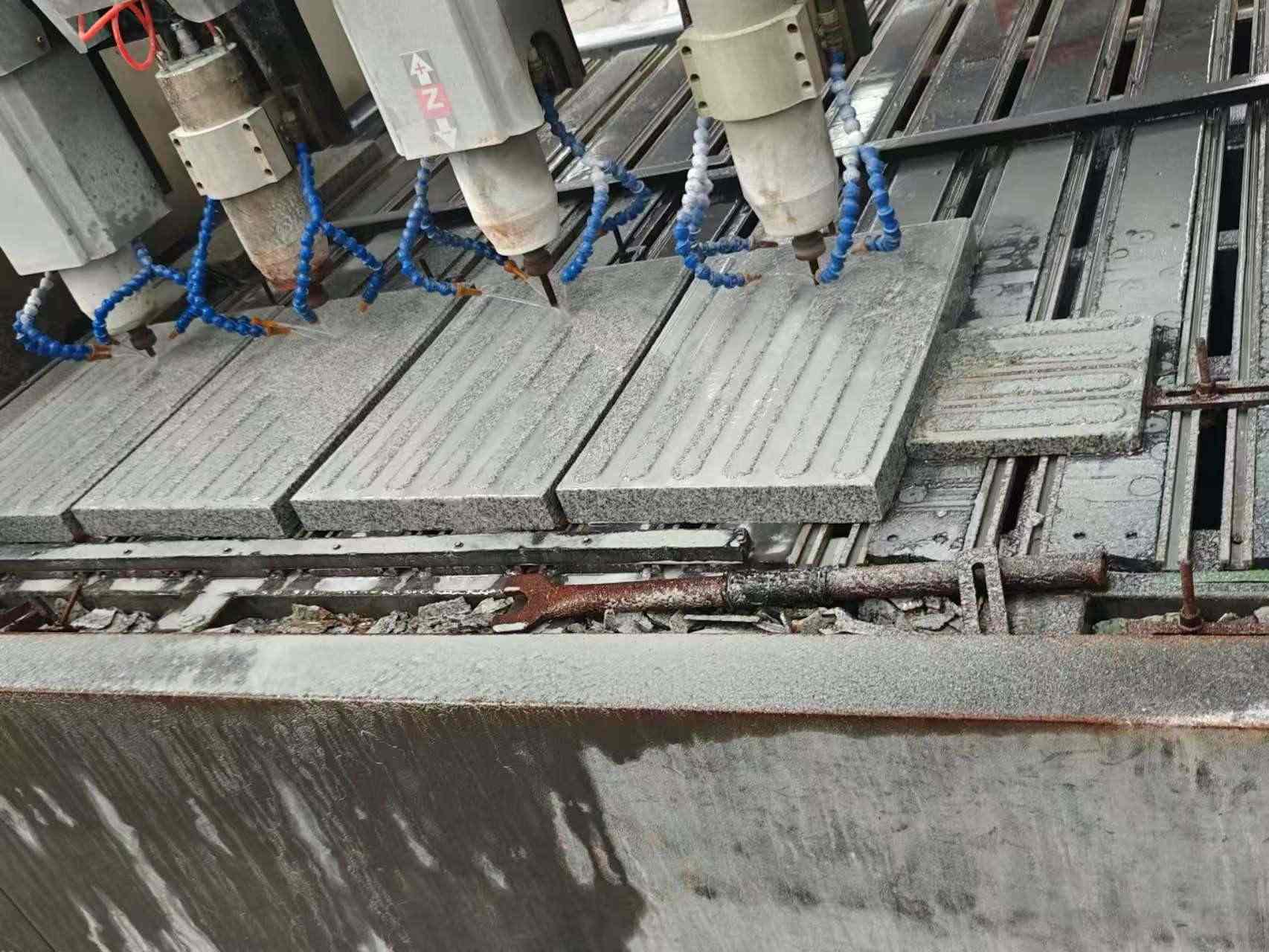 广州 芝麻白花岗岩荔枝面盲道雕刻