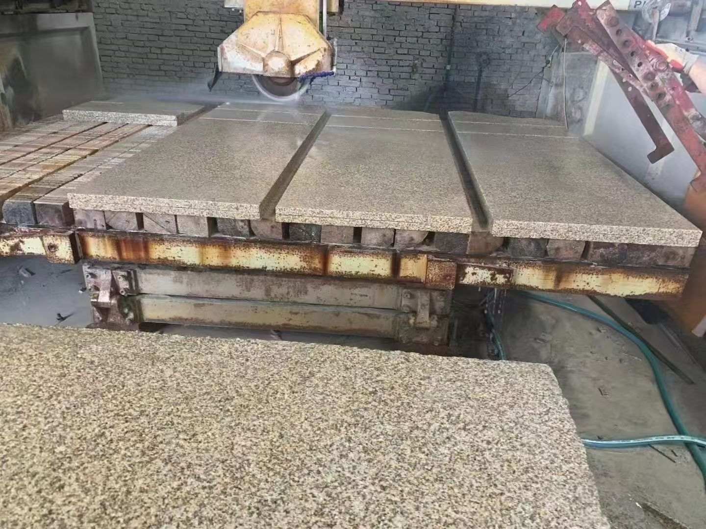 广州 黄金麻荔枝面成品板加工