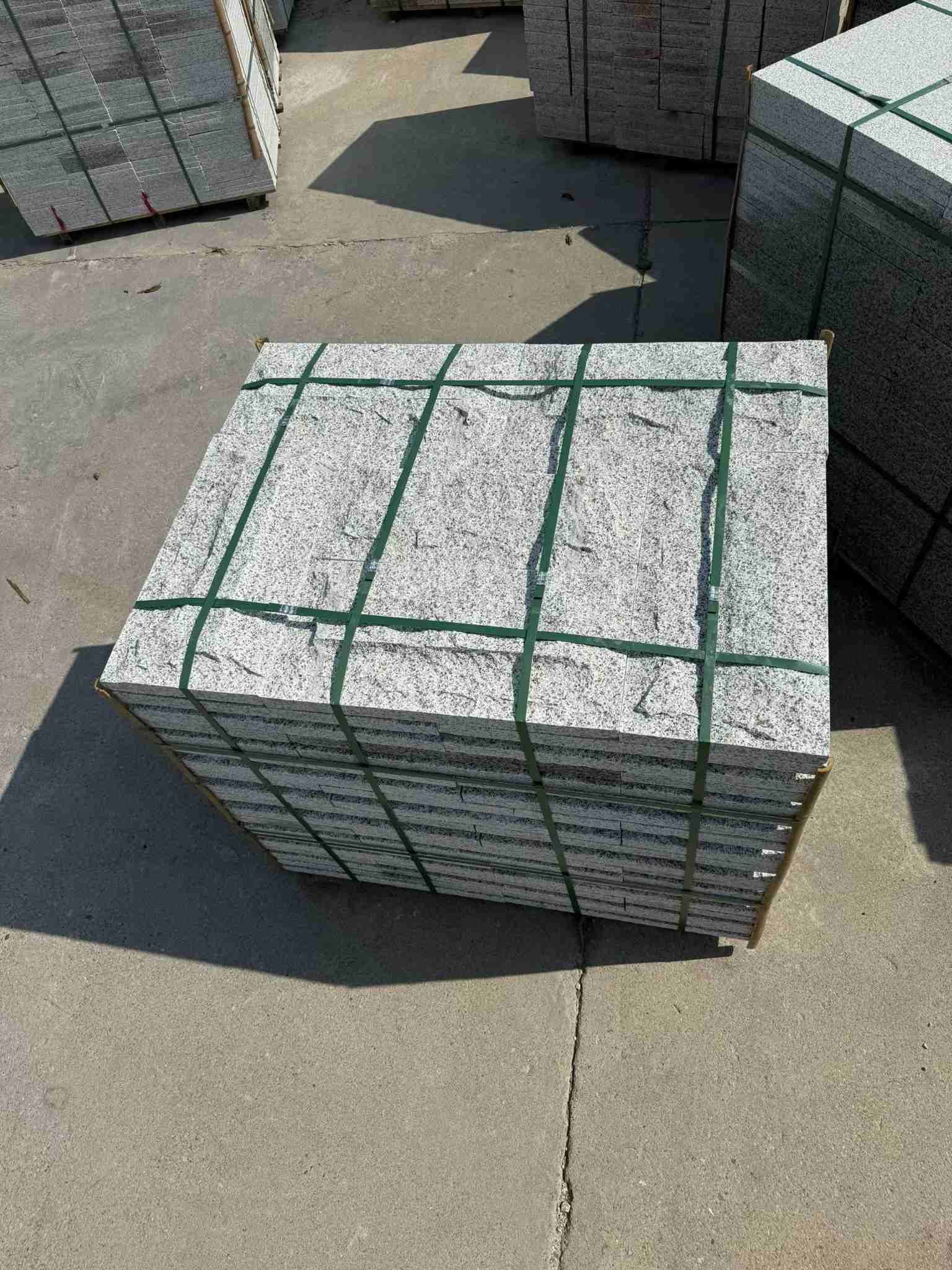 广州 白麻花岗岩石材自然面蘑菇石成品