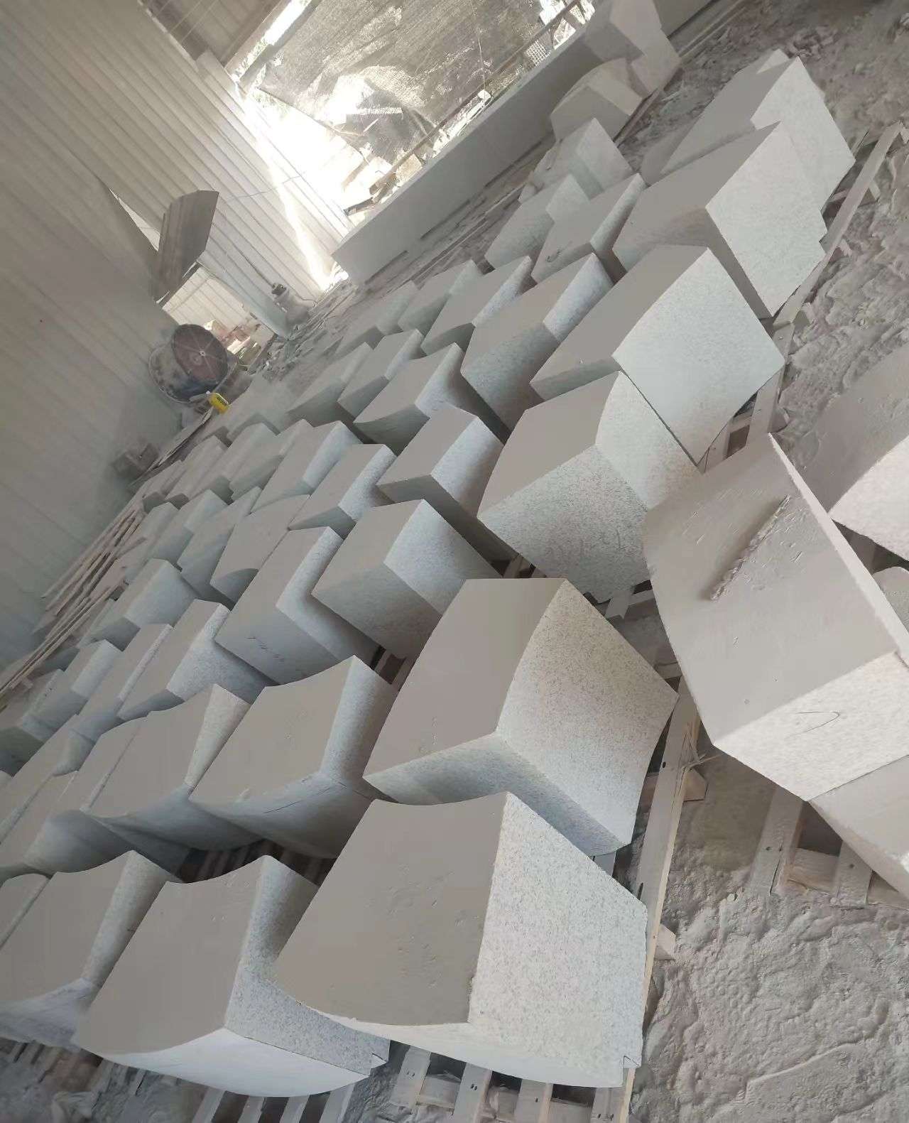 广州 白麻花岗岩异形坐凳