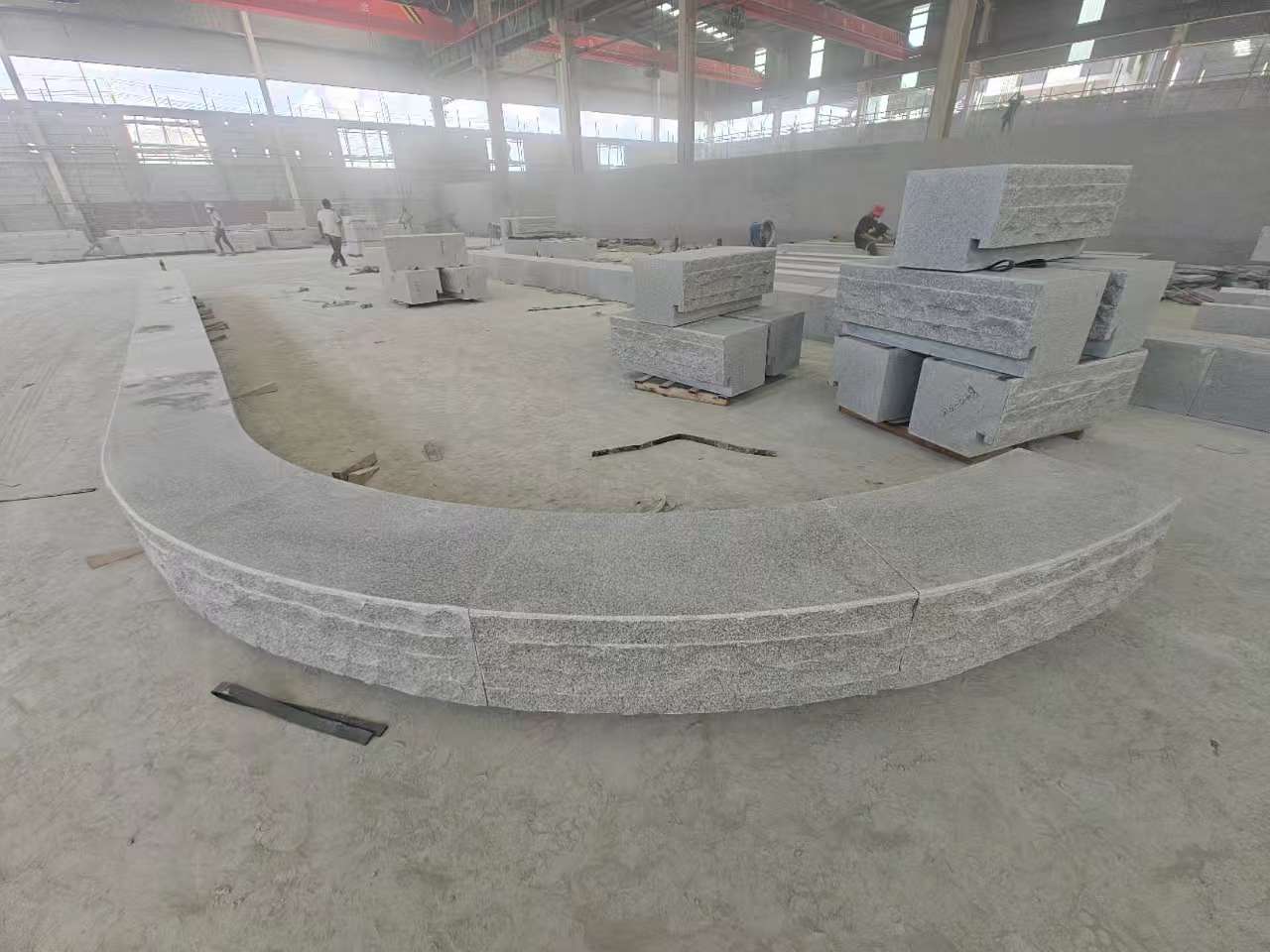 广州 芝麻白异形坐凳，自然面光面弧形加工