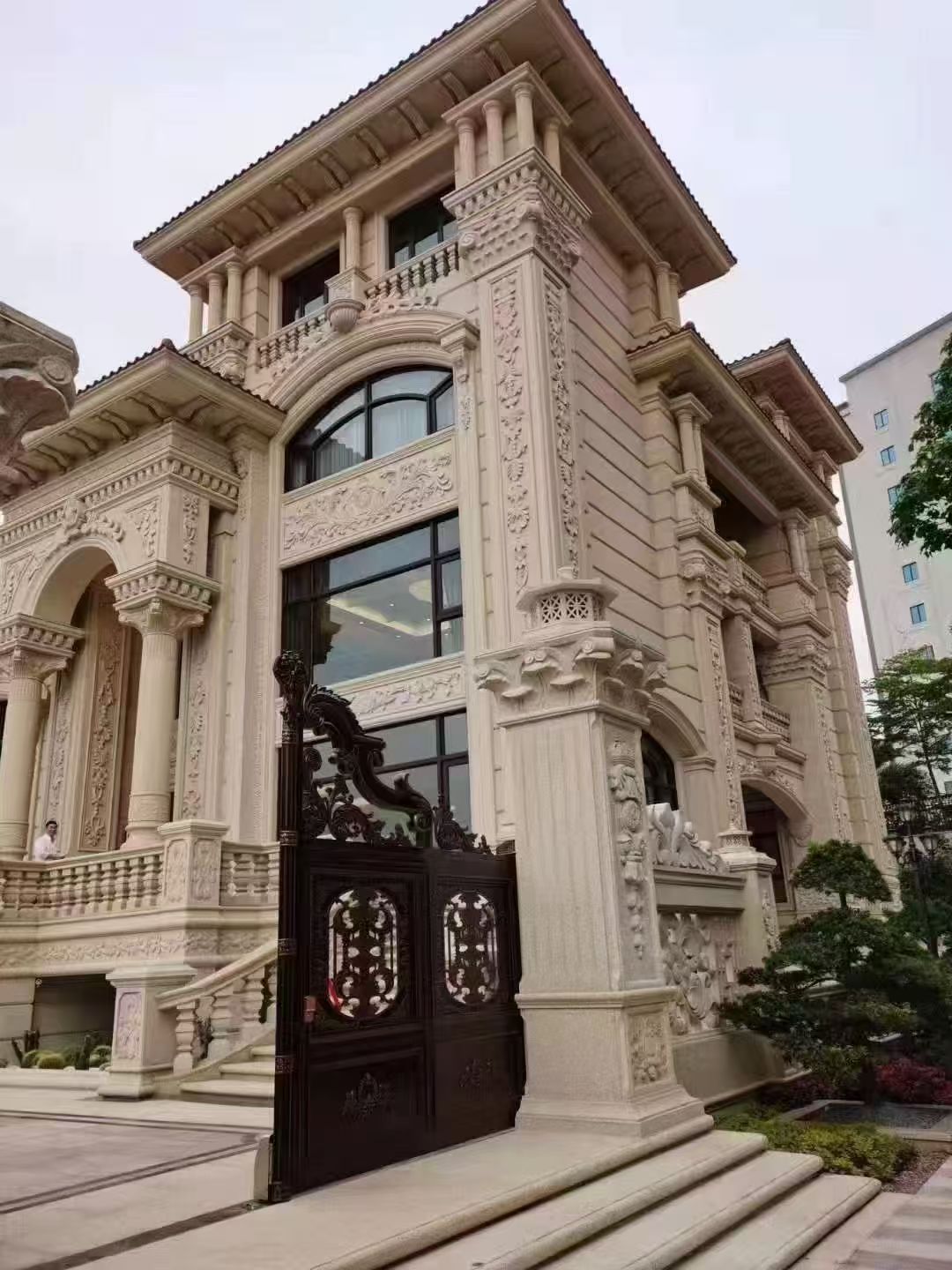 广州 黄金麻花岗岩别墅外墙干挂效果展示