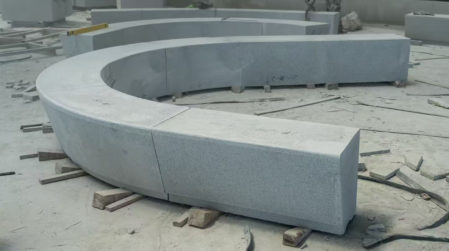 广州 芝麻白花岗岩光面弧形坐凳